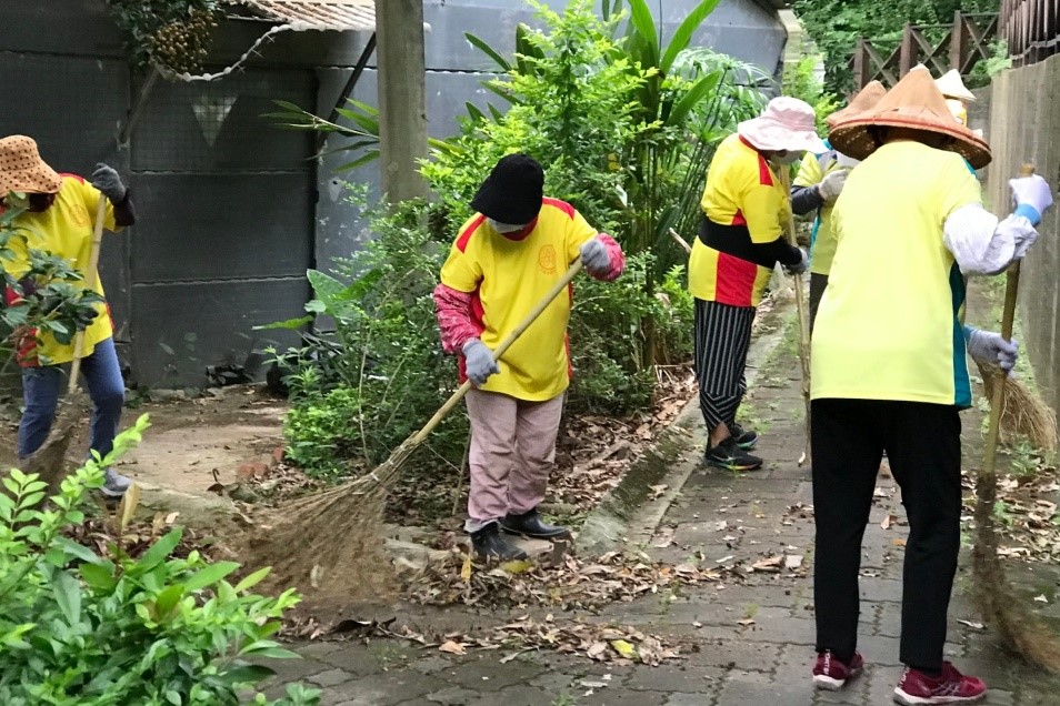 志工清掃活動情形小圖共3張，pic3