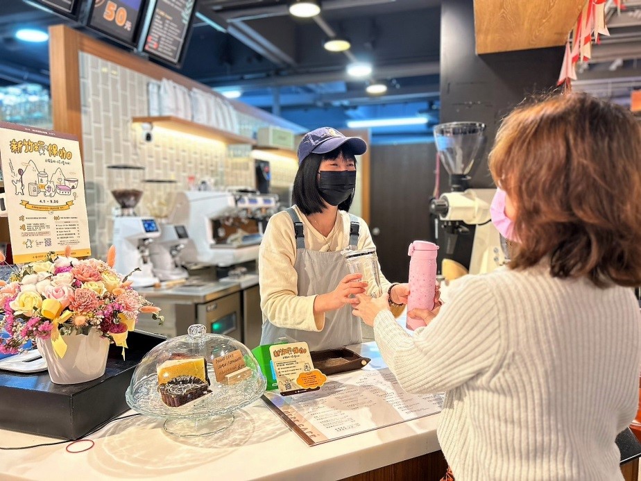 配合宣導禁用一次性餐具業者大圖