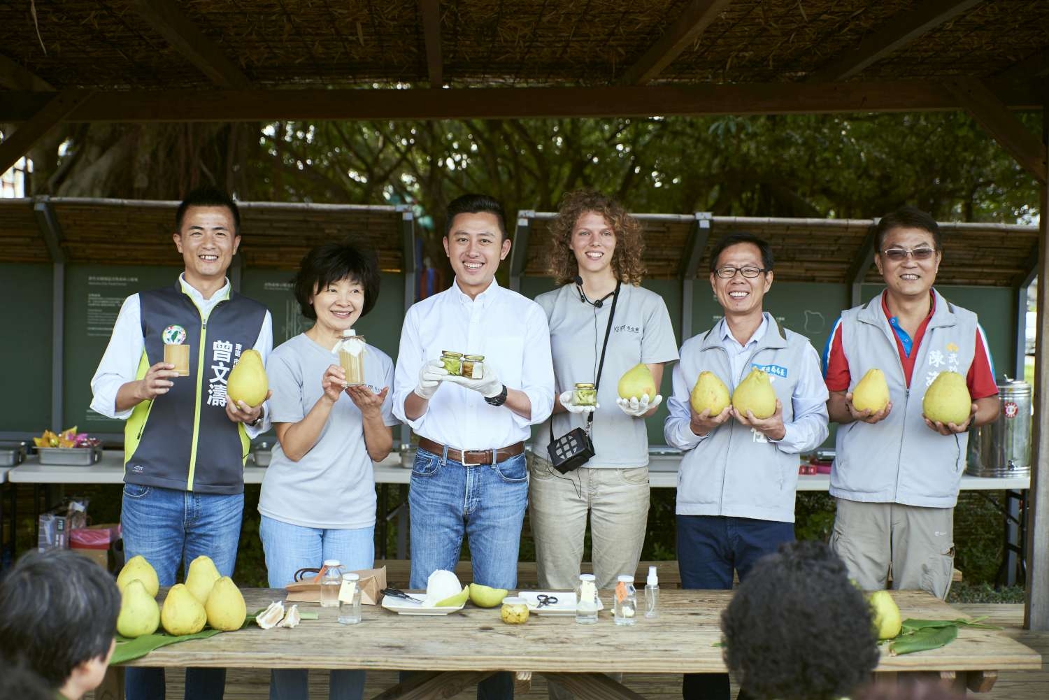 新竹市食物森林千歲志工DIY柚子洗潔劑 林智堅市長讚許實踐永續生活小圖共6張，pic3