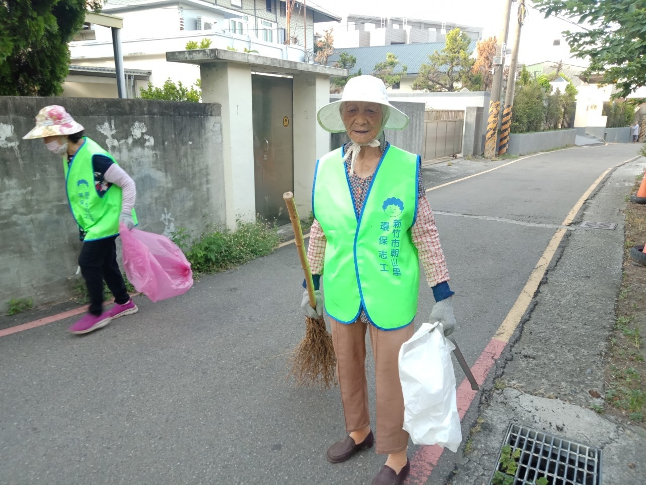 新竹市環境清潔維護考核特優6連霸 97歲嬤任環保志工連6年不懈小圖共6張，pic5