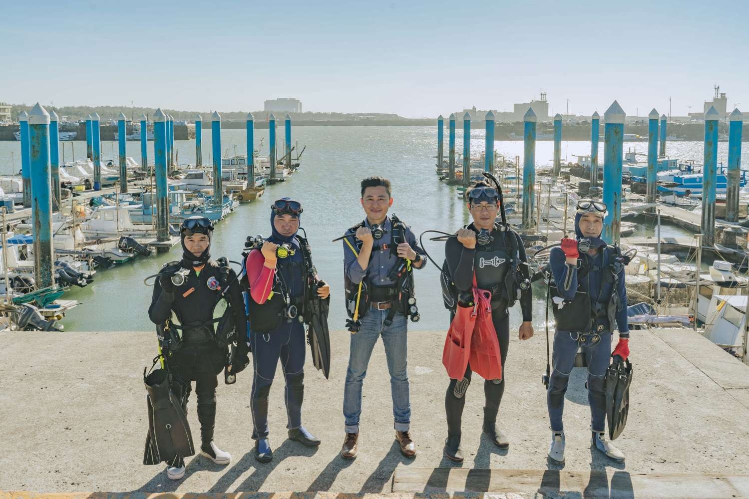 漁民、潛水客、小學生組海洋巡守隊 與現代海怪「海洋垃圾」搏鬥清除17公噸廢棄物小圖共6張，pic4