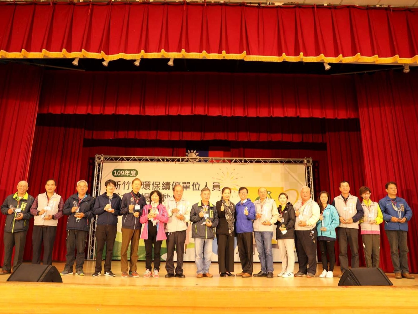 竹市表揚109年度環保績優單位、個人 9旬志工嬤7年全勤守護環境大圖