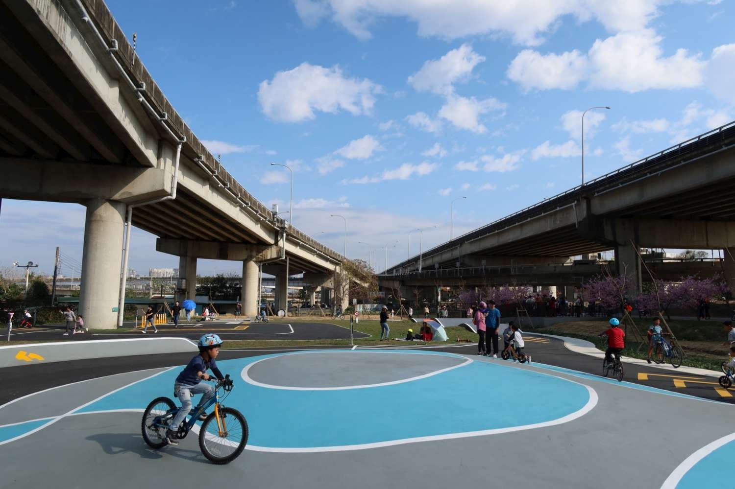 小騎士來挑戰！新竹左岸Pushbike滑輪公園啟用 自行車、溜冰鞋也好玩小圖共6張，pic3