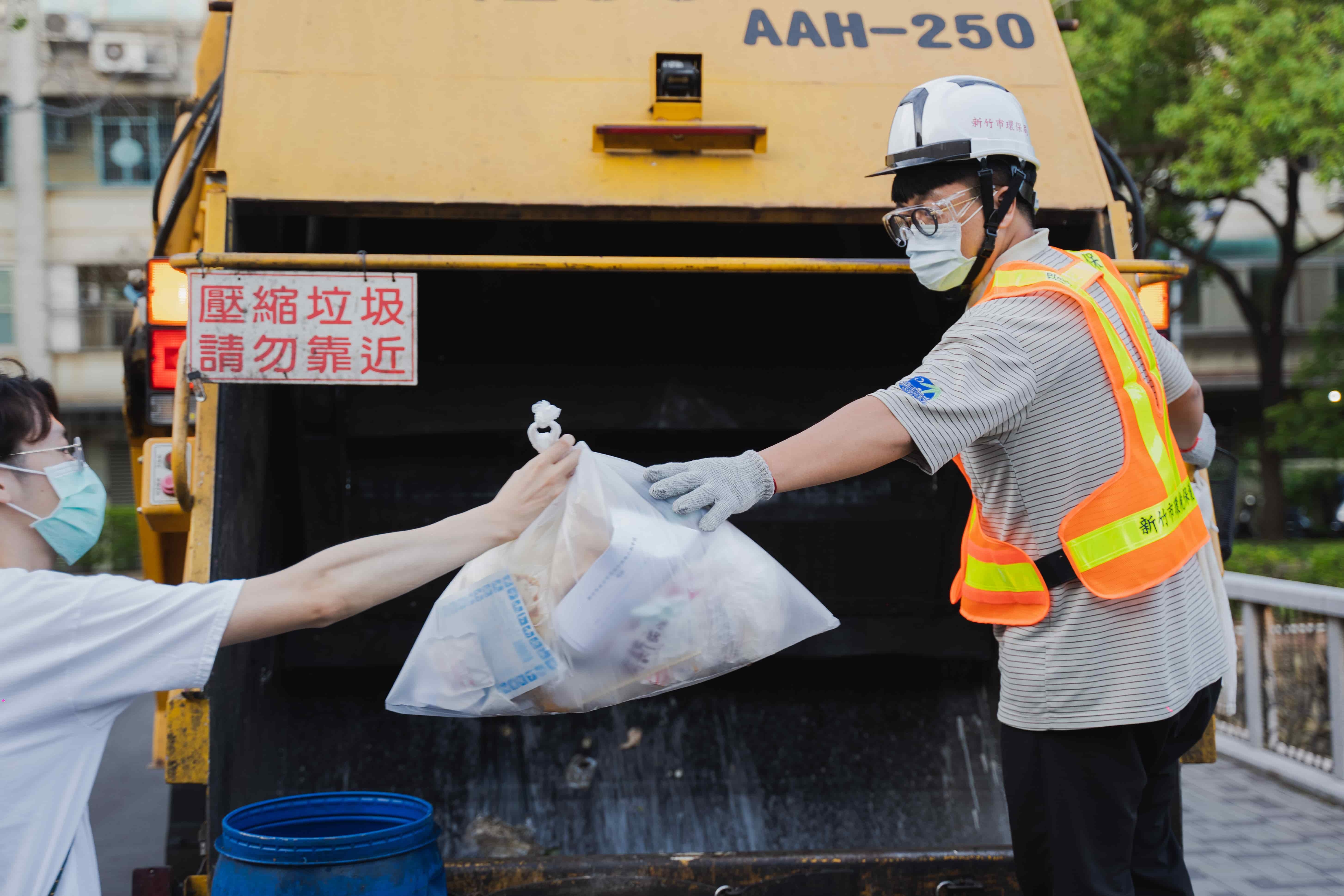 保護清潔隊員 新竹市府貼心準備護目鏡小圖共6張，pic3