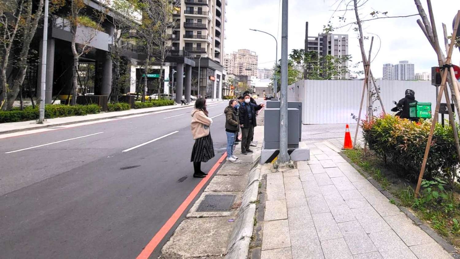 接獲民眾反映竹市埔頂二路至慈雲路口附近產生惡臭 環保局立即處理並追蹤改善小圖共6張，pic2