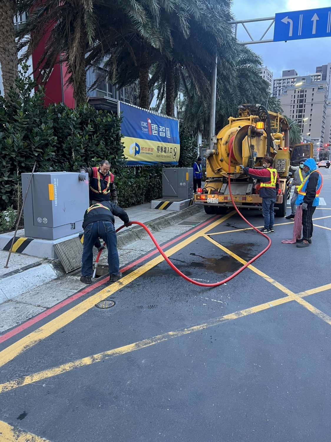 接獲民眾反映竹市埔頂二路至慈雲路口附近產生惡臭 環保局立即處理並追蹤改善小圖共6張，pic4