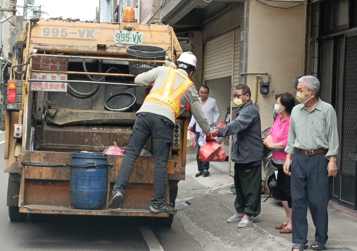 竹市垃圾清運服務有夠讚！大型家具全年不限量次免費清運 獲市民讚賞小圖共6張，pic5