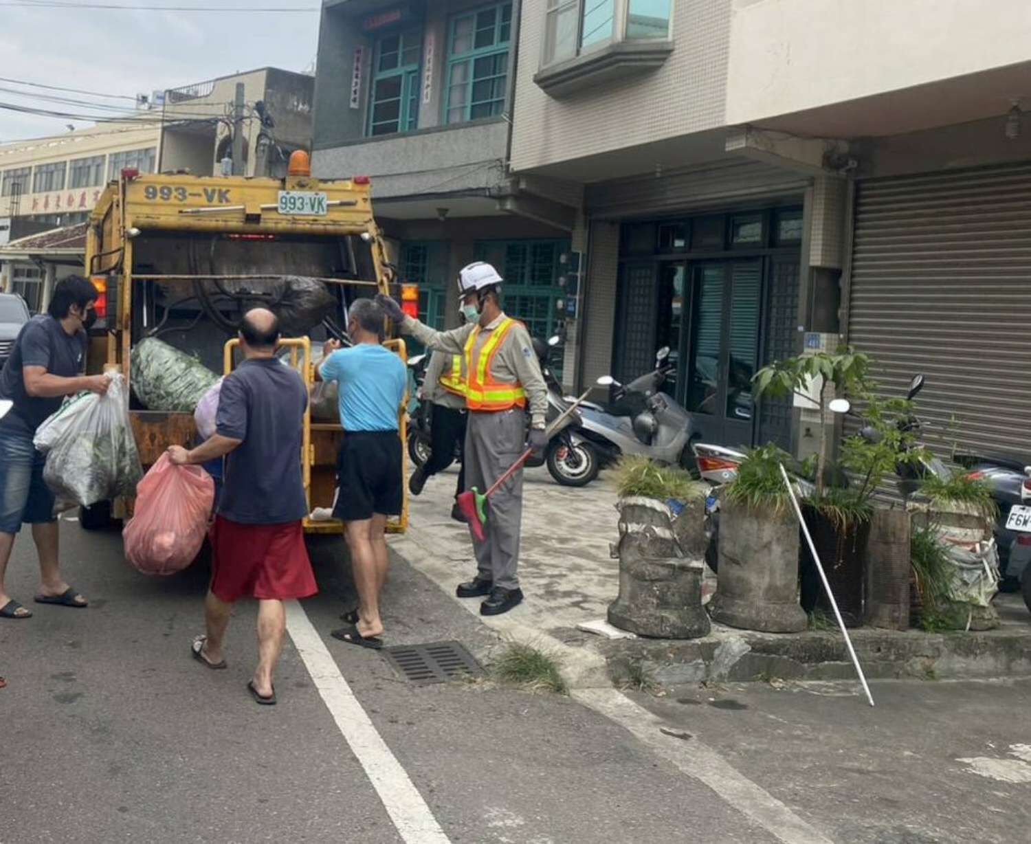 「清潔隊員節」前夕表揚績優模範隊員 高市長：感謝守護市容環境的城市英雄小圖共6張，pic3