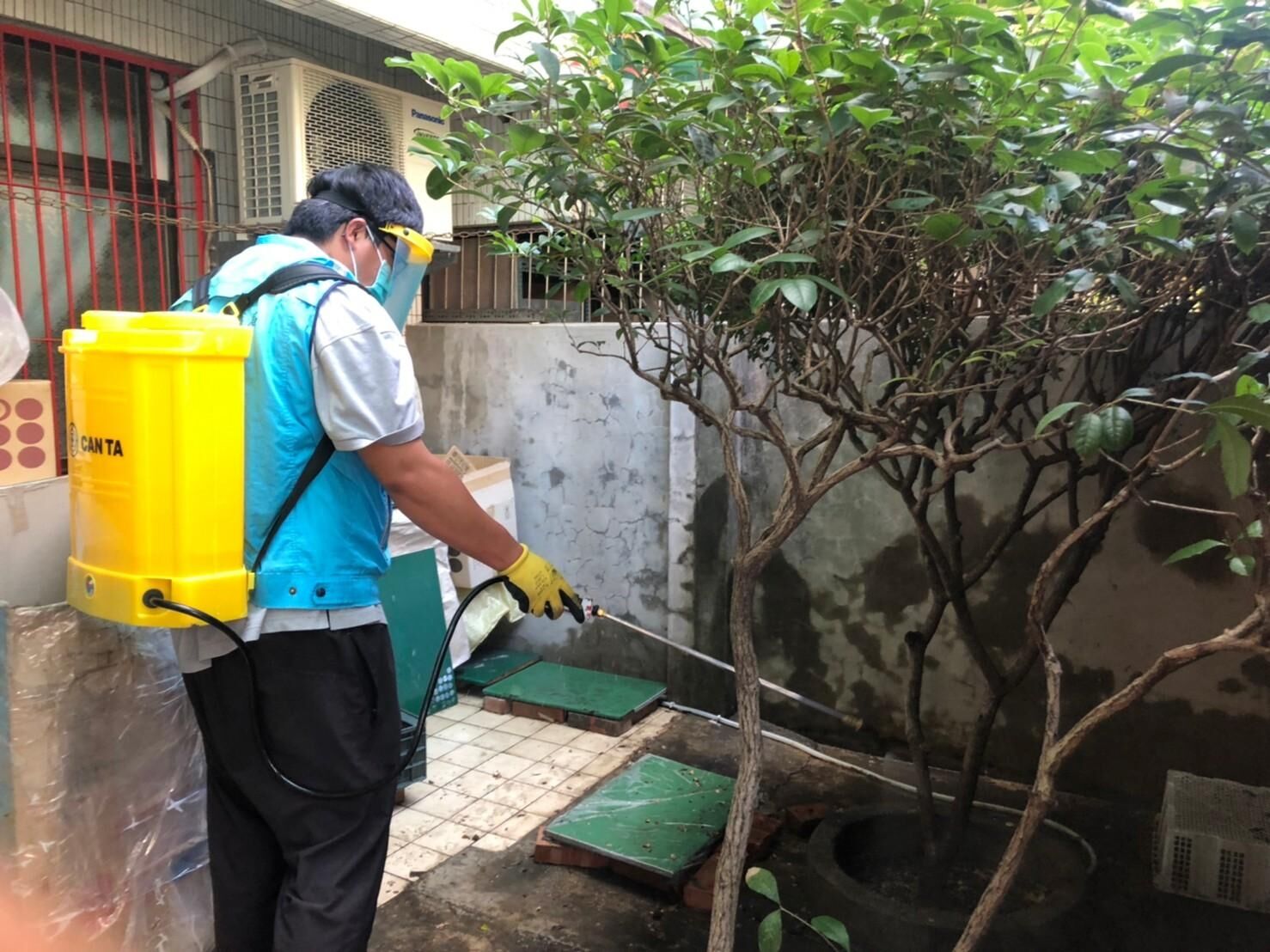 竹市端午關懷送暖資收個體戶 邱臣遠副市長：感謝每位在城市各角落默默付出的環保人士小圖共6張，pic3