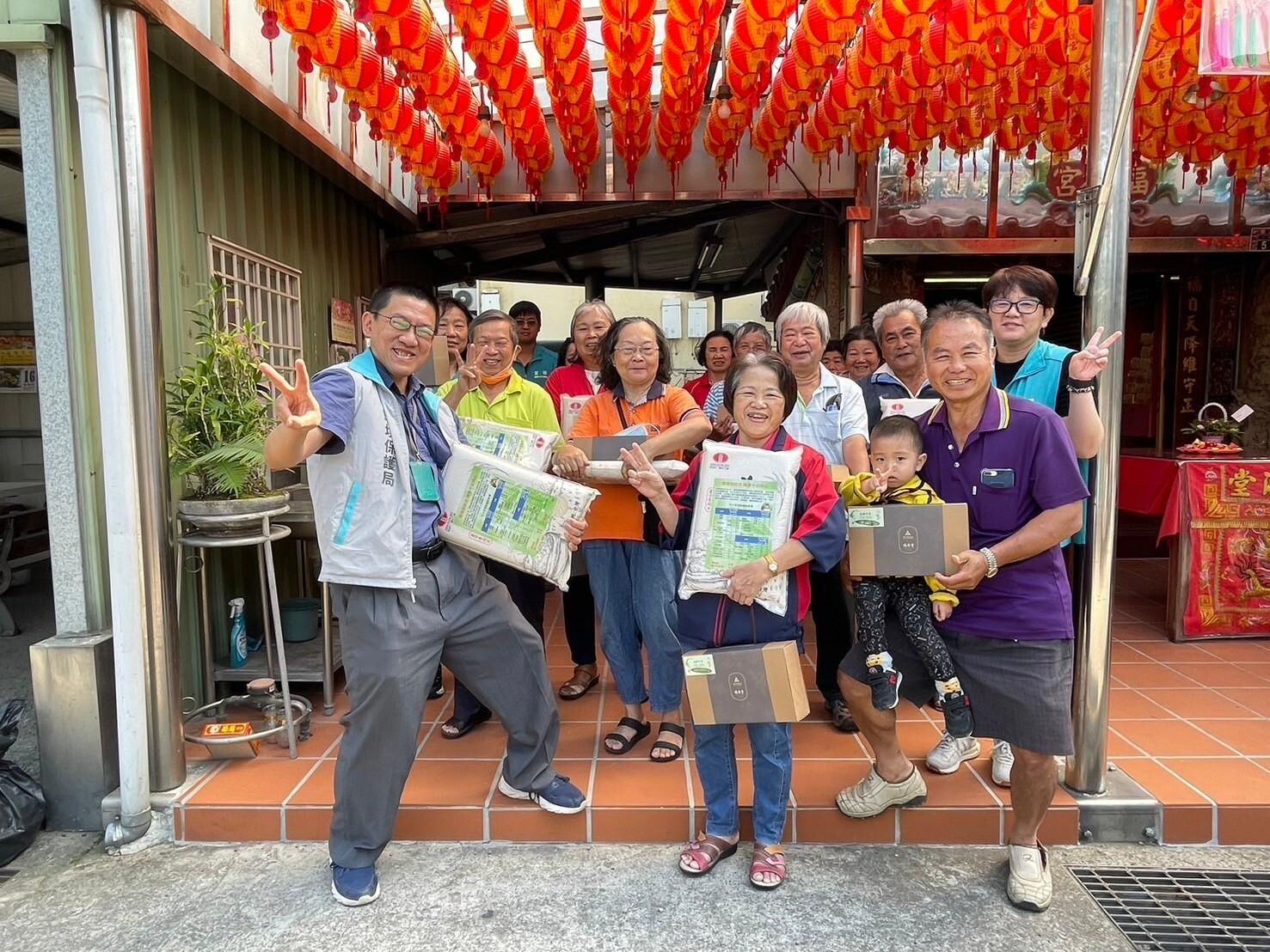 竹市端午關懷送暖資收個體戶 邱臣遠副市長：感謝每位在城市各角落默默付出的環保人士小圖共6張，pic4