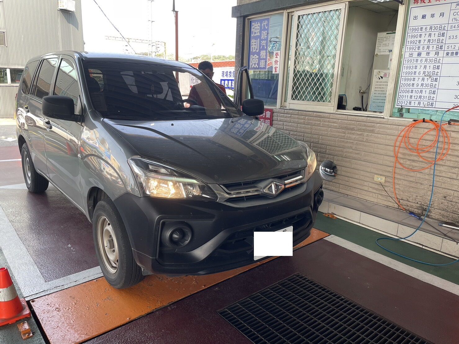 您的愛車定檢了嗎？ 竹市環保局提醒汽油車齡滿8年須2年1檢 違者最高罰1萬5千元大圖