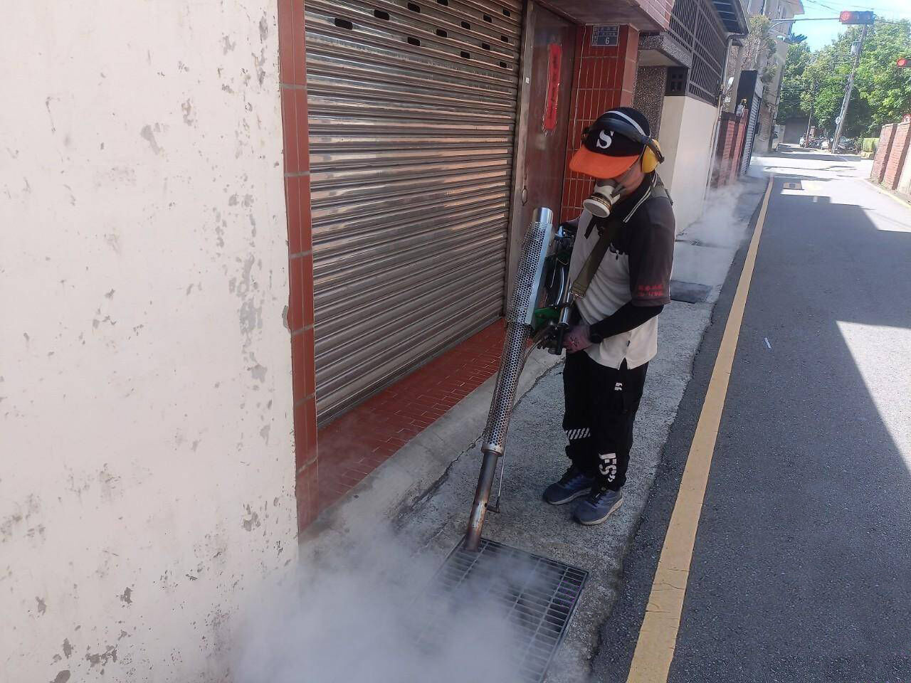 杜絕登革熱！ 竹市府啟動環境消毒 高虹安市長提醒市民落實「巡倒清刷」4步驟小圖共6張，pic2