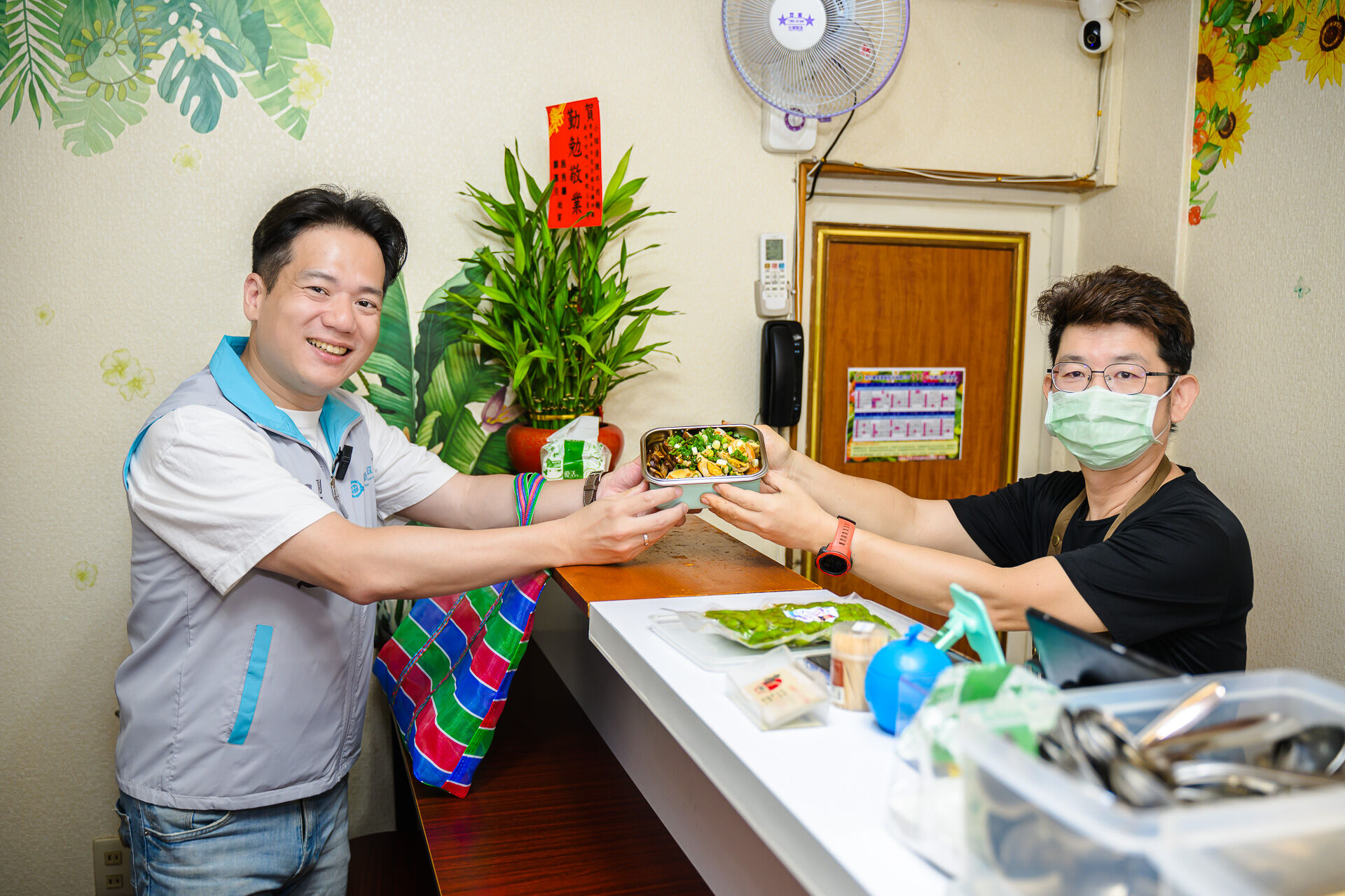 打造減塑環保城市！竹市公有市場減塑活動7/1開跑 邱臣遠副市長邀請市民買菜同時做環保小圖共6張，pic3