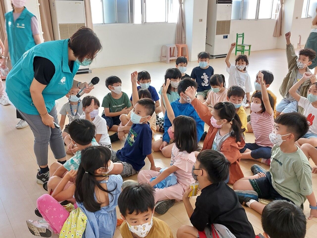 資收小學堂、資源回收、垃圾源頭減量、宜居永續、健康安心小圖共6張，pic2