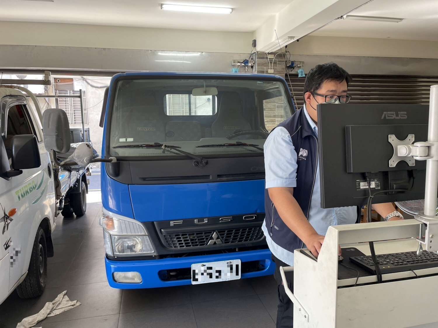 鼓勵柴油車排煙檢測站及授權保養廠檢驗排氣核發自主管理標章 邱臣遠代理市長：公私協力守護竹市好空氣！小圖共6張，pic3