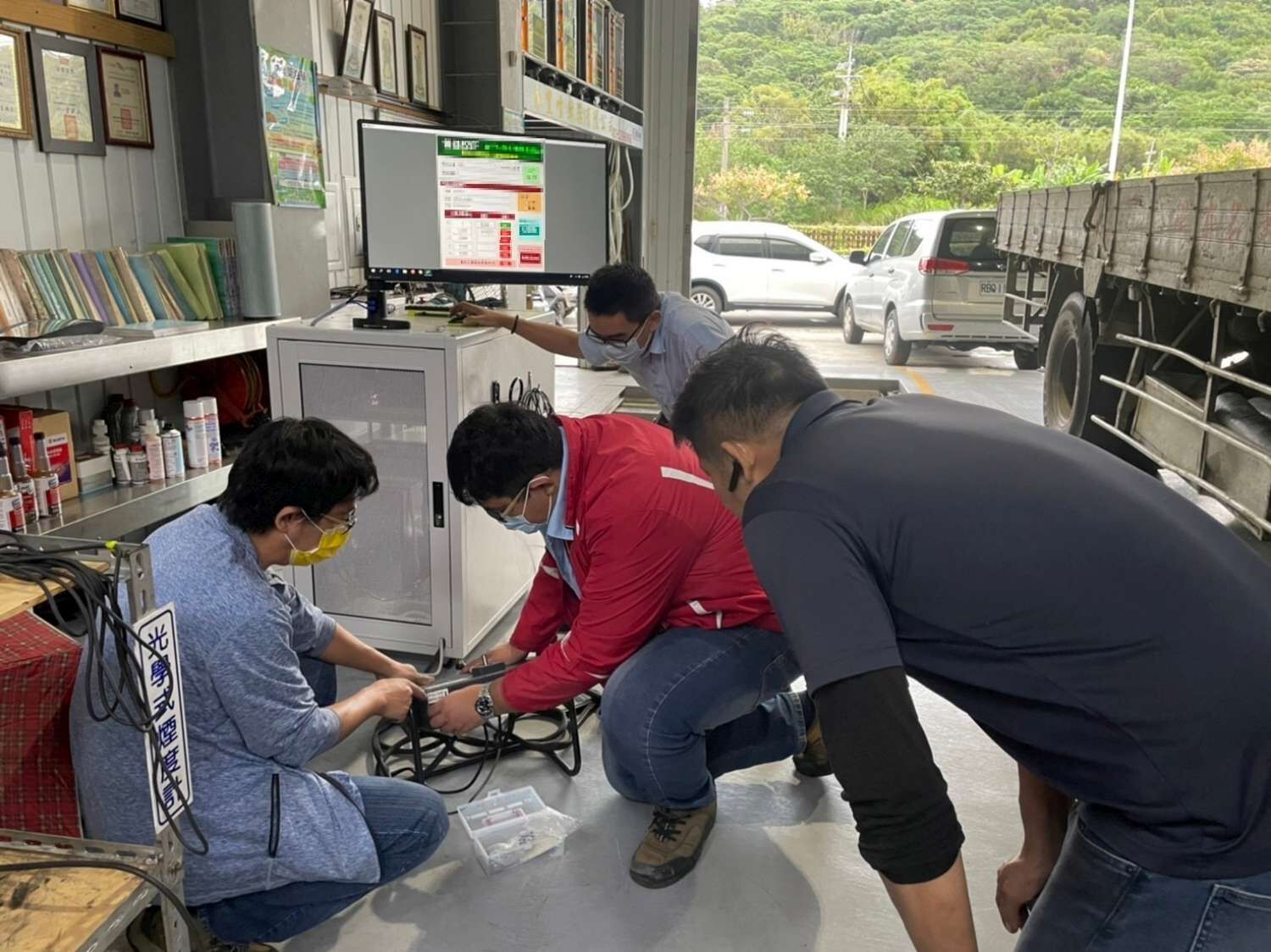 鼓勵柴油車排煙檢測站及授權保養廠檢驗排氣核發自主管理標章 邱臣遠代理市長：公私協力守護竹市好空氣！小圖共6張，pic5