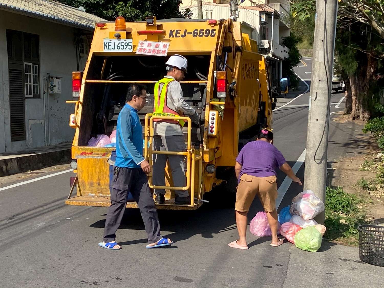 歡慶清潔隊員節 邱臣遠代理市長感謝守護市容環境的城市英雄小圖共6張，pic3