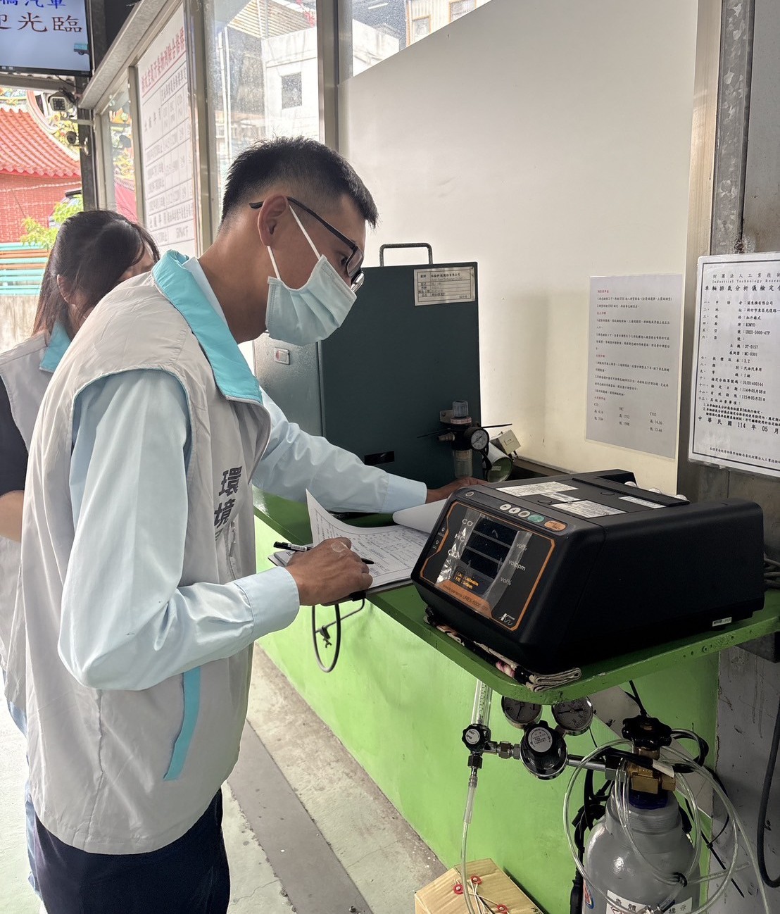 驗車更便利！竹市環保局輔導汽車代檢廠落實排氣檢驗服務小圖共6張，pic4