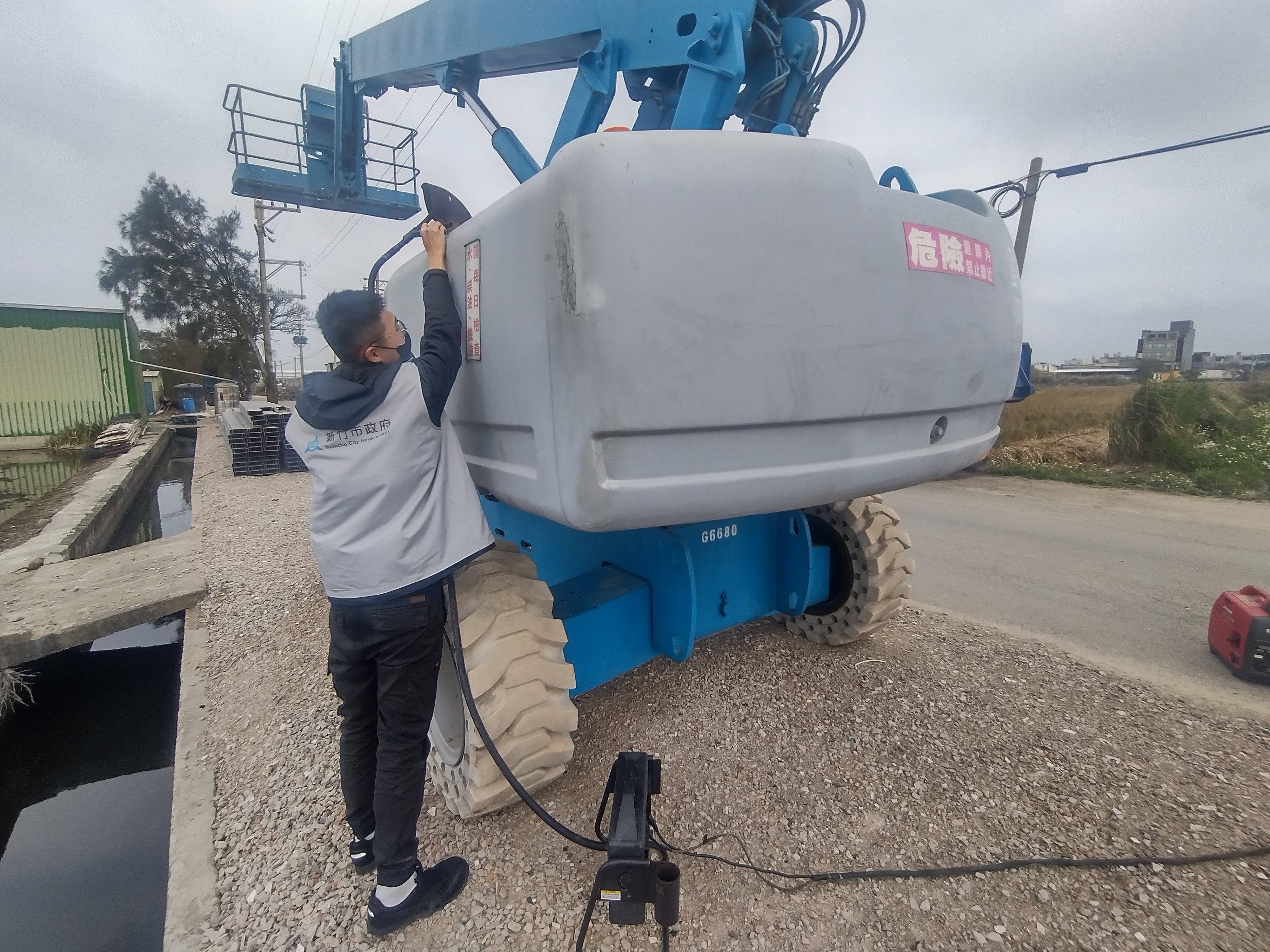 守護好空氣！竹市營建業者84台施工機具取得清潔排放自主管理標章小圖共6張，pic3