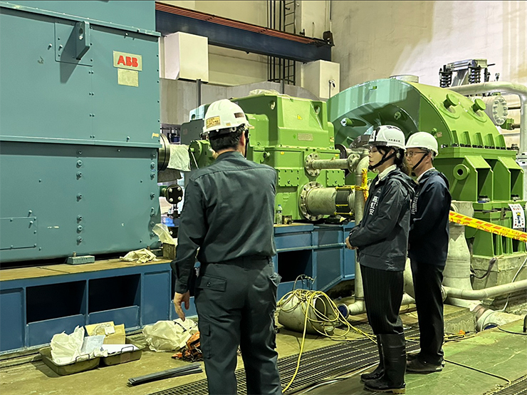 高虹安市長視察焚化廠汽輪發電機更新進度大圖