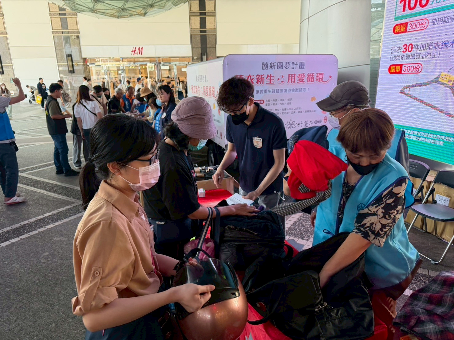竹市推動「舊衣不落地定點回收」 攜手社區社福共創淨零綠生活小圖共6張，pic3