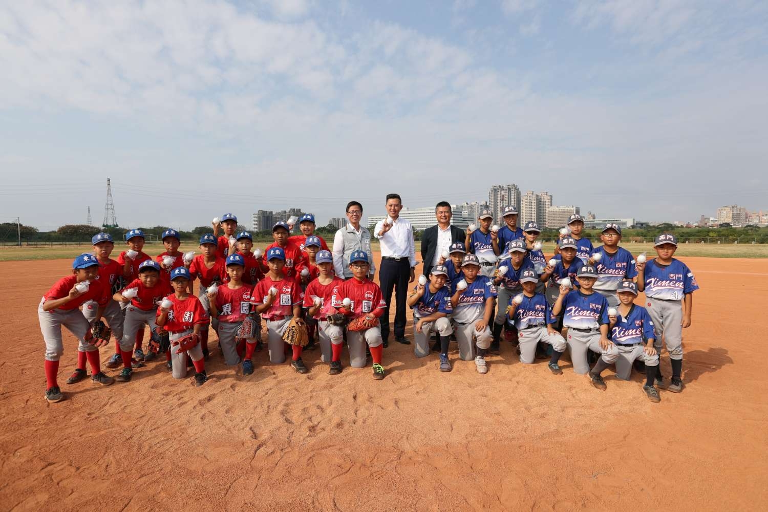 林智堅市長視察新竹左岸棒球場工程 預計11月底前竣工大圖
